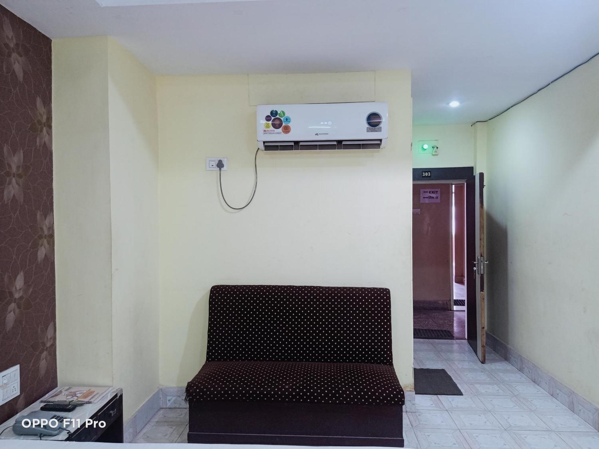 Hotel Ambassador Inn กวาลิออร์ ภายนอก รูปภาพ