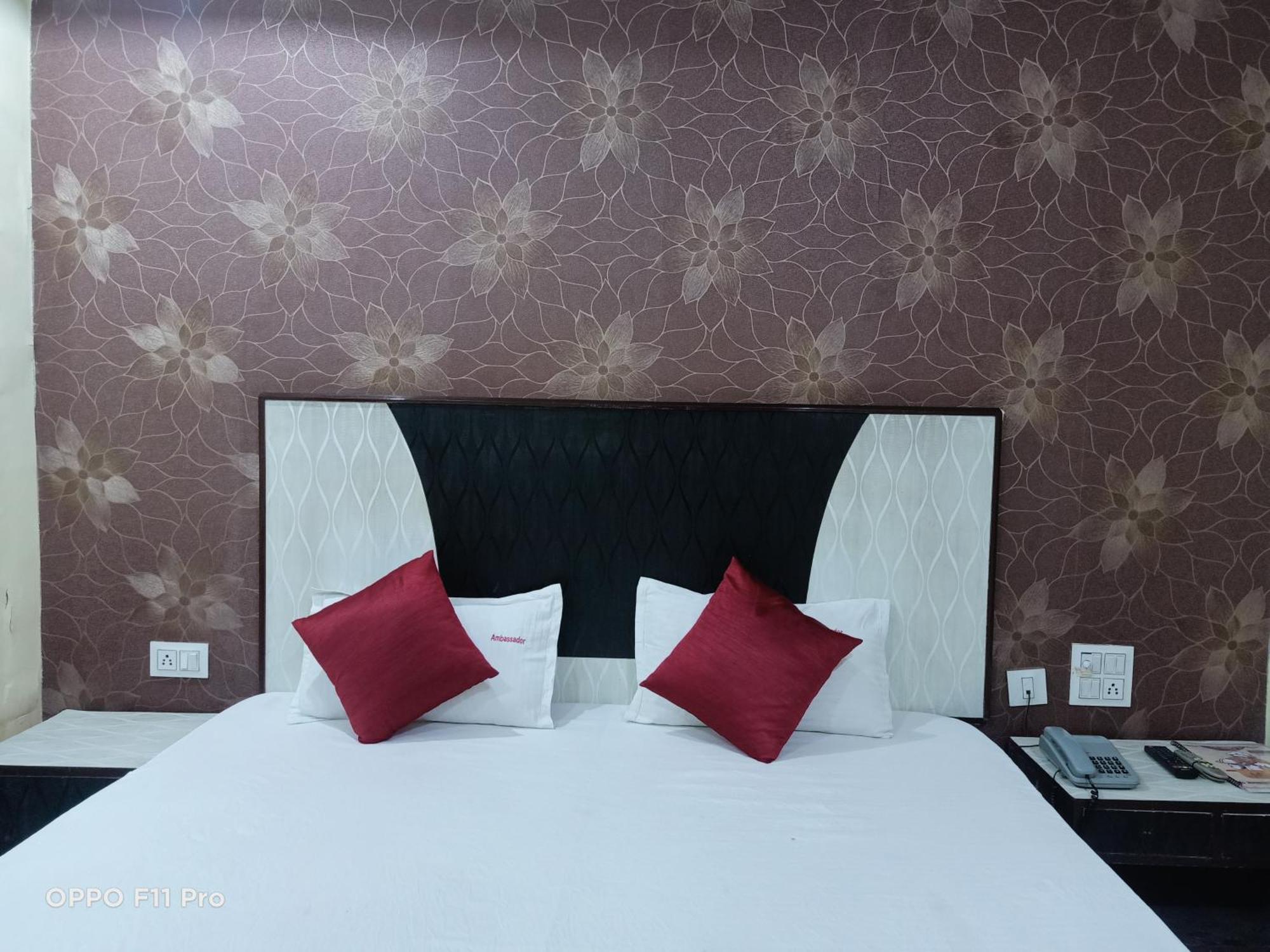 Hotel Ambassador Inn กวาลิออร์ ภายนอก รูปภาพ
