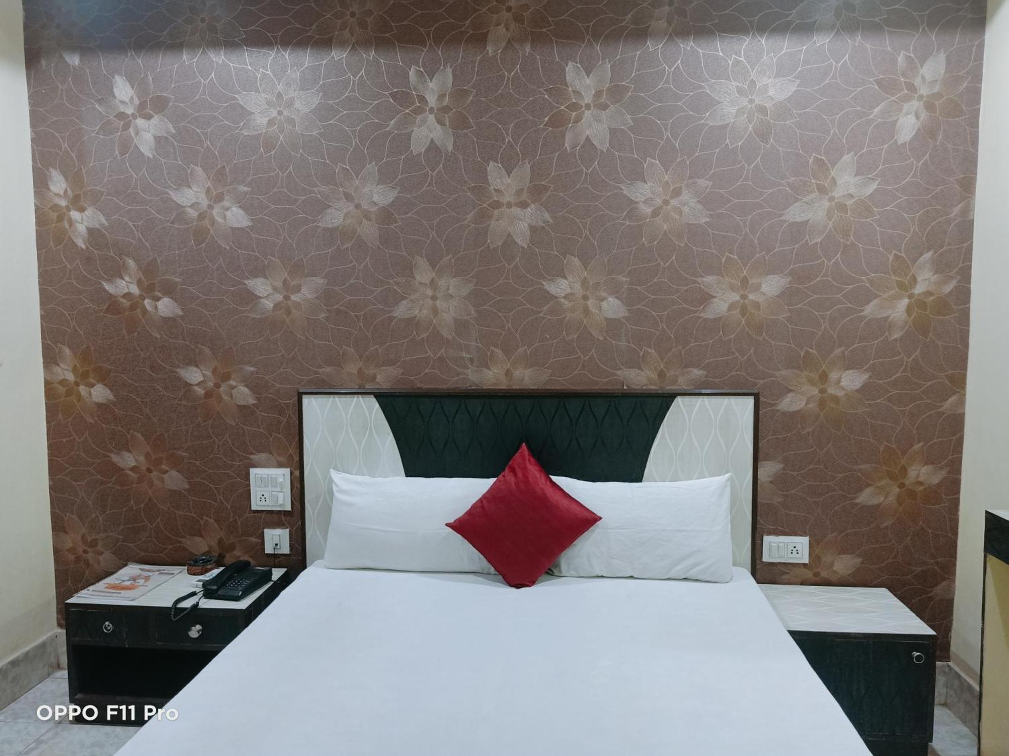 Hotel Ambassador Inn กวาลิออร์ ภายนอก รูปภาพ